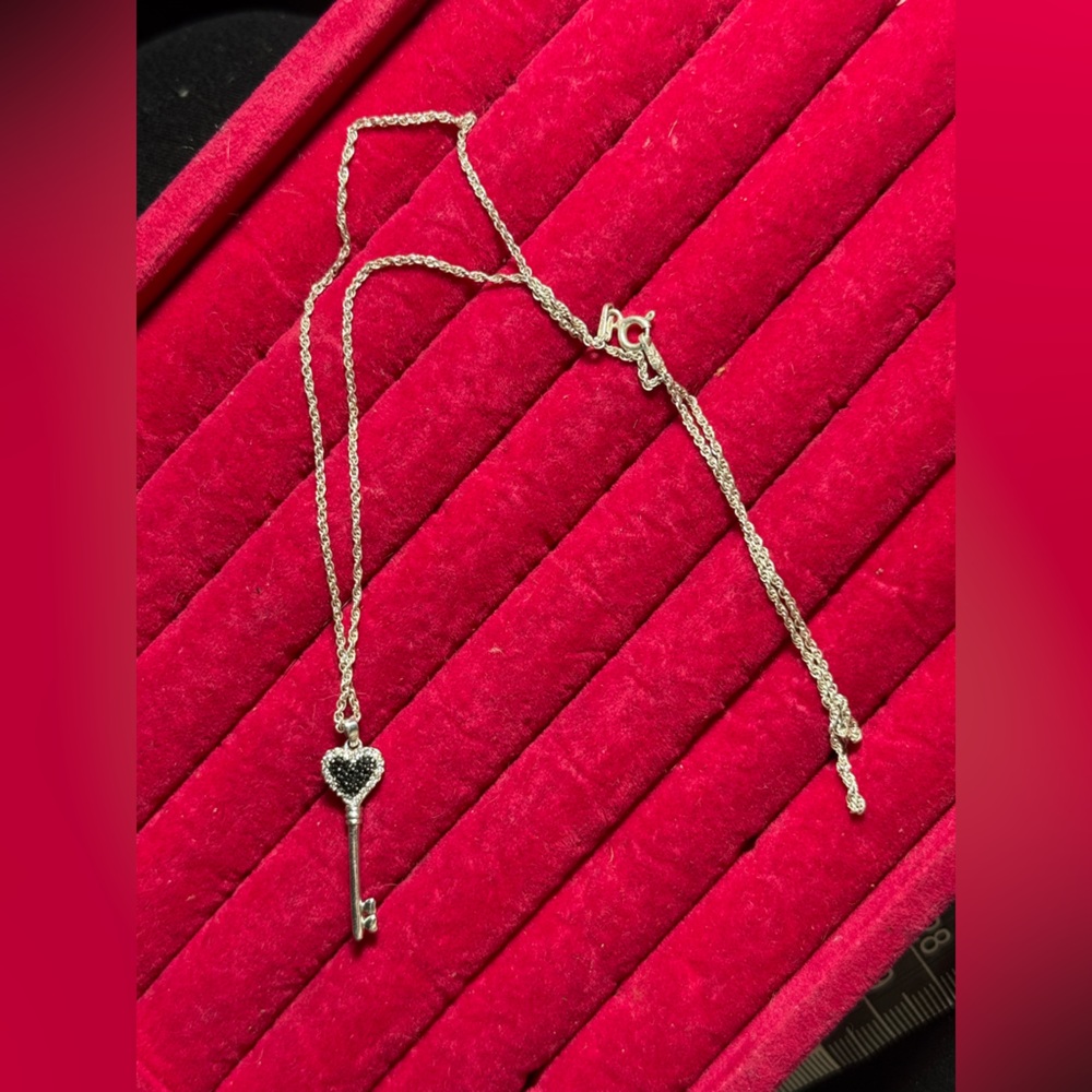 925‎ Silver Heart Key Pendant Necklace